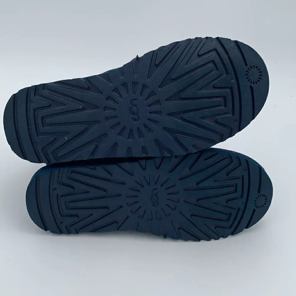 UGG boots exterior lined